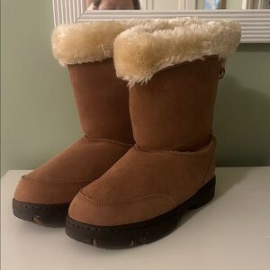 New UGG Tan Suede shearling  Boots